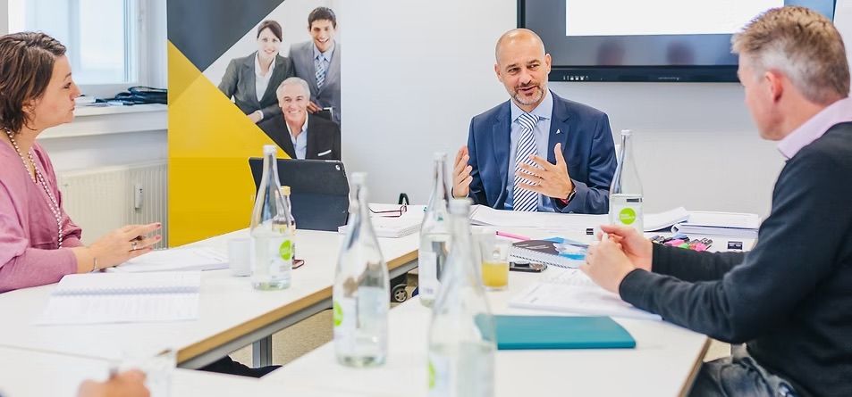 Verkaufsstrategie und Käuferbegleitung für Immobilien im Zürcher Oberland.
